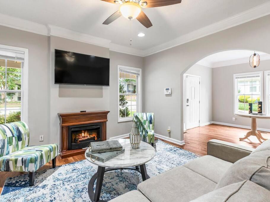 Gorgeous East Village Home Near Downtown Sleeps 12 5 Bedrooms Coffee Bbq Ac Parking アトランタ エクステリア 写真