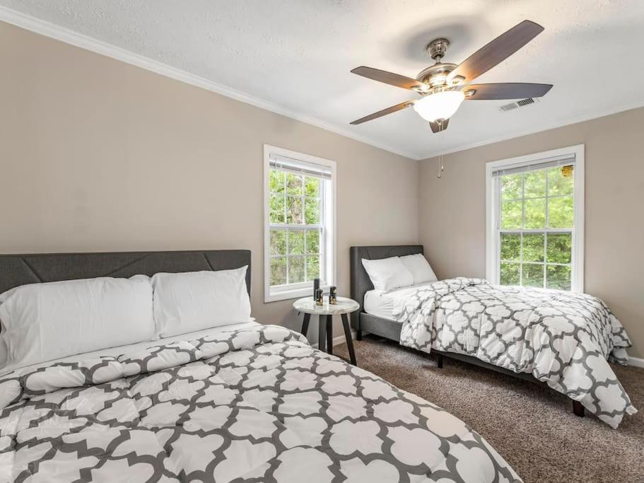 Gorgeous East Village Home Near Downtown Sleeps 12 5 Bedrooms Coffee Bbq Ac Parking アトランタ エクステリア 写真